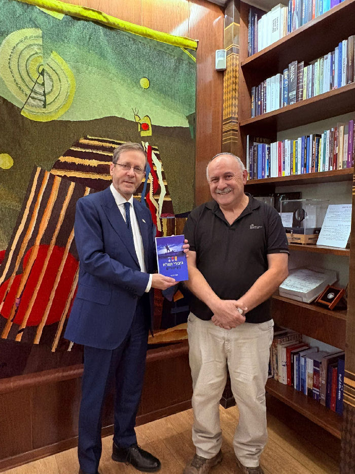 גיבורי תש"ח - העיטורים, 2026, 384 עמודים